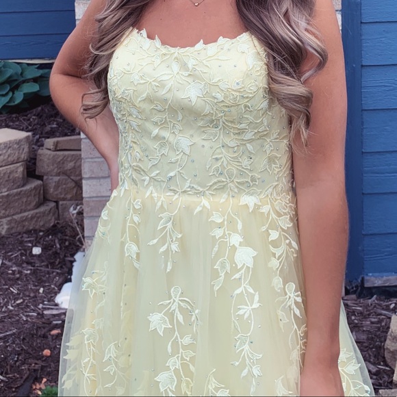 Stacey’s Original Yellow Prom Dress. Size 10 but can fit 6/8 due to corset. - Picture 3 of 4